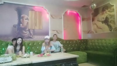 Bữa tiệc địt tập thể với mấy em pga vú to trong quán karaoke